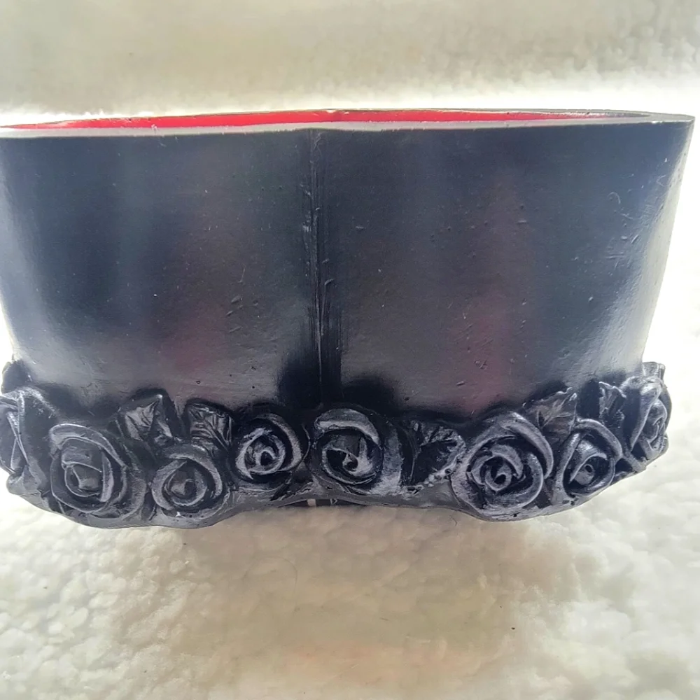 Skull & Roses Resin Trinket Box! - Picture 4 of 9